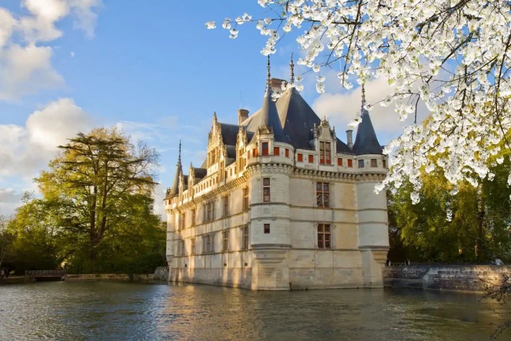 Château d'Azay-le-Rideau à 700 m du domaine de Plessis Gallu