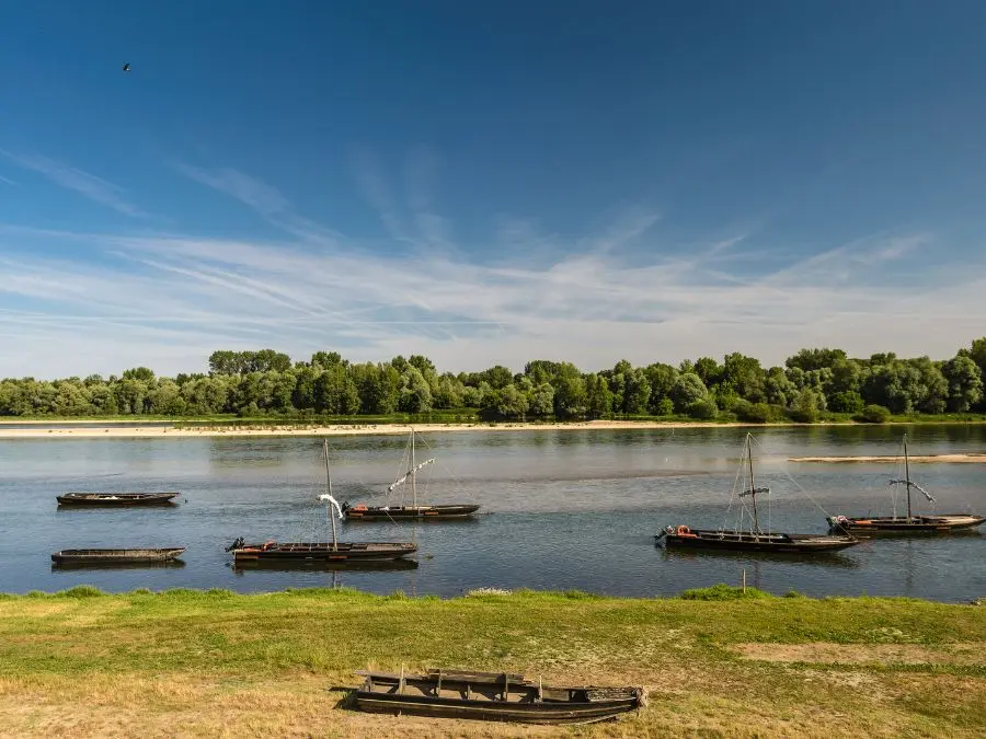 Bateaux traditionnels sur la Loire au cœur du Val de Loire en Touraine